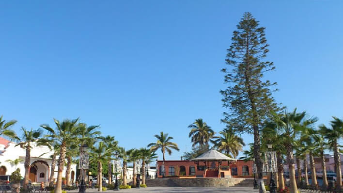 plaza de armas todos santos